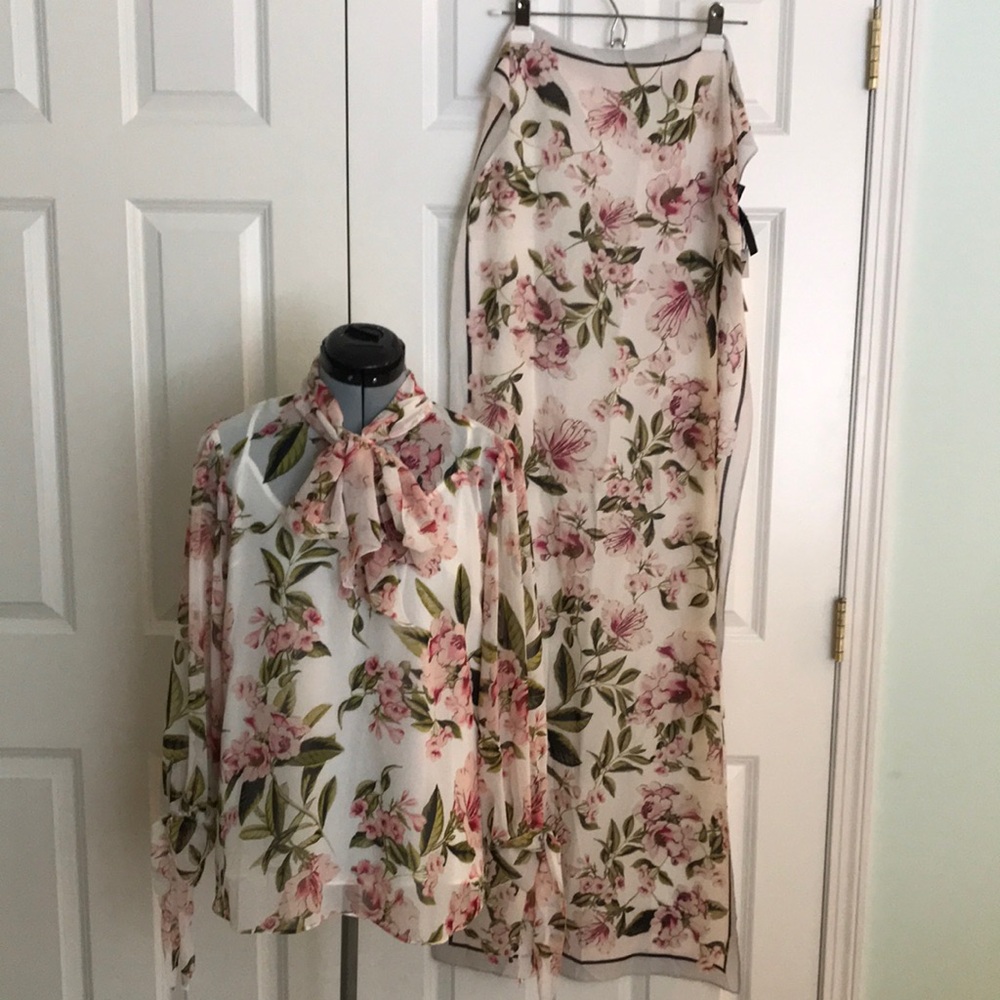 New WHBM White House Black Market Pink Ivory Floral Blouse & Matching Scarf